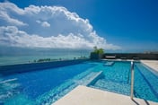 Stunning 3BR Ocean view PH! 1 block to the beach!