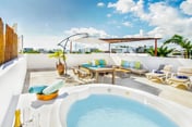 Stylish Condo, Rooftop & Private Jacuzzi