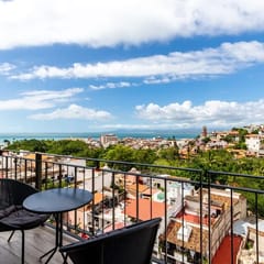 Crown Loft! Stunning Luxe Loft top of Avida!