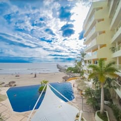 Ocean Front Nuevo 3 Bed!Pool! Sleeps 6! Vela Vista