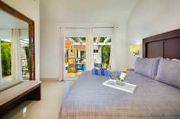 4BR Villa w/ Exclusive Private Pool Sleeps 8 - Image 3
