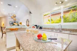 4BR Villa w/ Exclusive Private Pool Sleeps 8 - Image 2