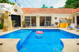4BR Villa w/ Exclusive Private Pool Sleeps 8 - Image 5