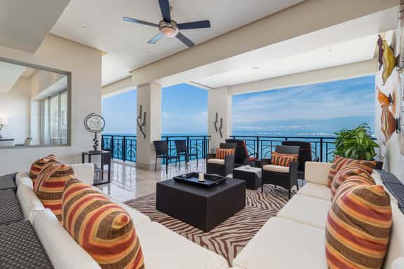 Luxury, Amazing Views! Front and Centre Romantic Z - Image 1