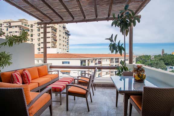 Amazing Location - 1 block to beach - Image 1