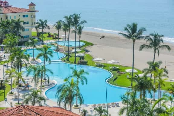 Oceanfront Paradise | 2BR + Sofa Bed - Image 1