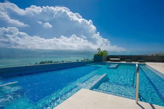Stunning 3BR Ocean view PH! 1 block to the beach! - Image 1