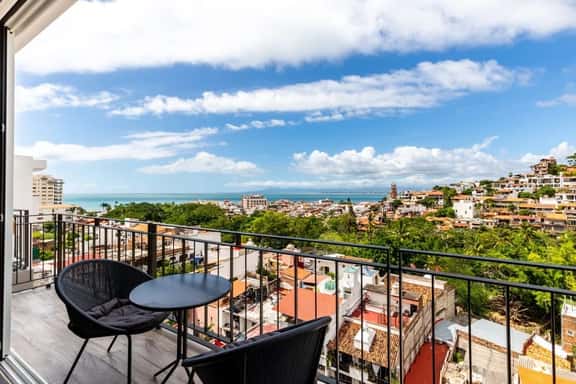 Crown Loft! Stunning Luxe Loft top of Avida! - Image 1