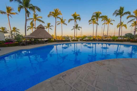 Renovated 3BR/3BA Villa w/ Upgraded Kitchen & Pool - Image 1