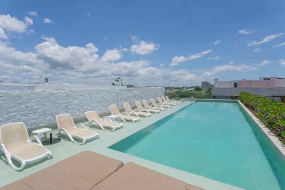 Stunning 2-Bedroom Rooftop Oasis near 5th Ave! - Image 1