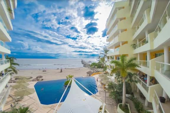 Ocean Front Nuevo 3 Bed!Pool! Sleeps 6! Vela Vista - Image 1
