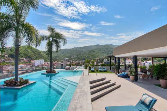 Casa Artista! Stunning Well Appointed Zenith! - Image 1