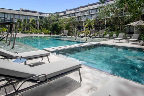 Stylish Playacar Apt w/ Terrace & King Bed - Image 1