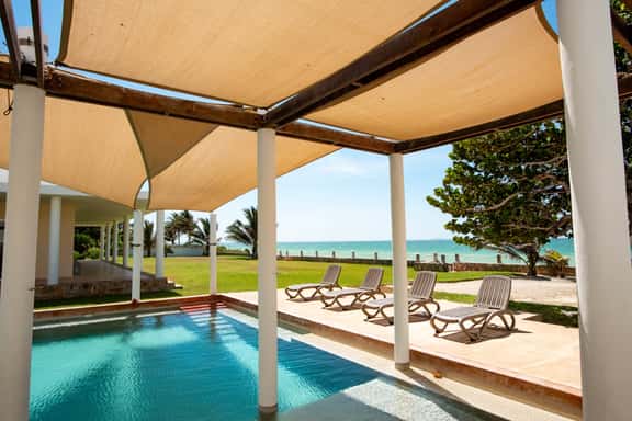 Stunning beachfront Suites Wi-Fi East of Progreso - Image 1