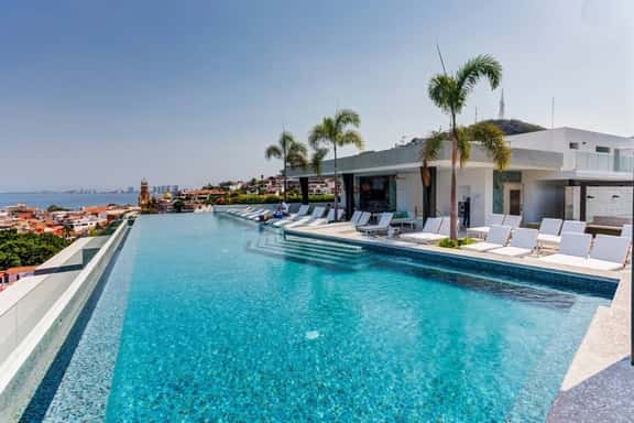 Super Studio! Amazing Avida! King Bed 1 Bath 209 - Image 1