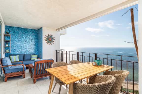 Ocean Front Spacious 2B+2B condo Grand Venetian - Image 1
