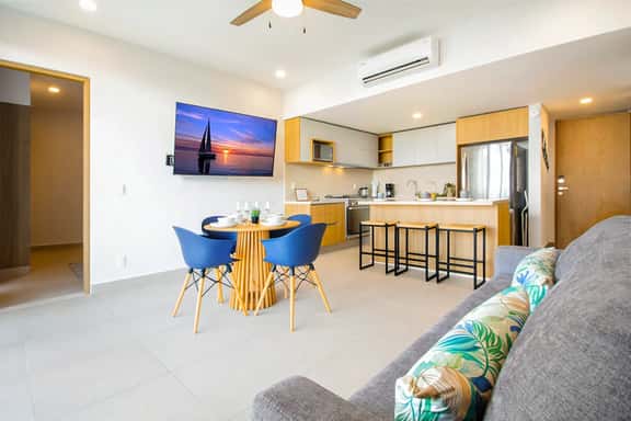 Stunning PH Condo with Rooftop & Private Pool! - Image 1
