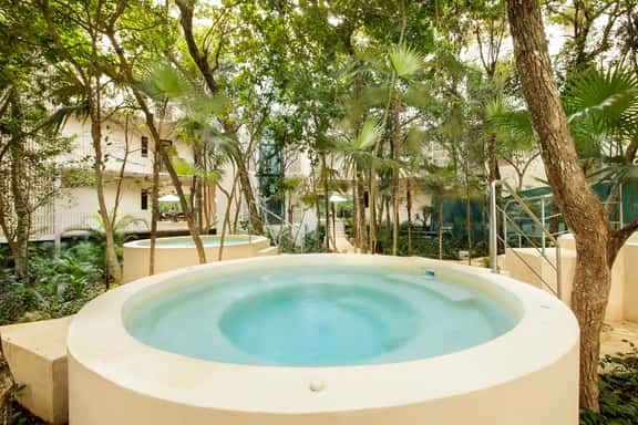 PH Condo Rooftop / Private Jacuzzi - Image 1