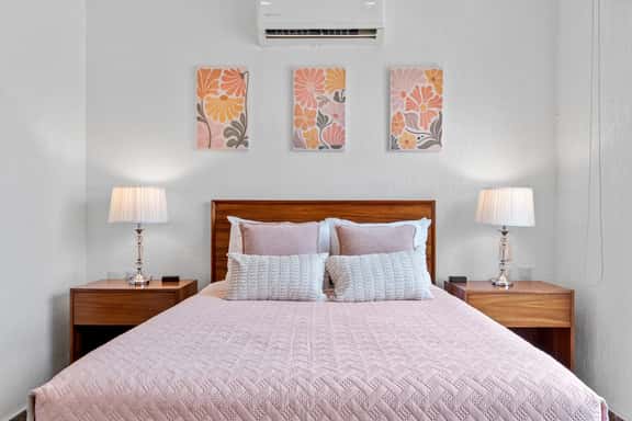Cozy 2BR in Versalles – Walk to Beach & Dining - Image 1