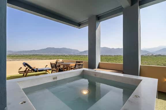 Stylish Escape Stunning Views of Mangrove Preserve - Image 1