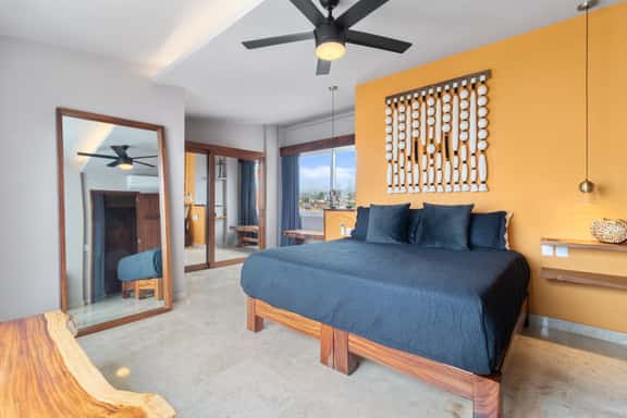 Stunning PH with Dedicated Office Space in 5D Area - Image 1