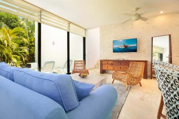 Private 2BR Villa Plunge Pool, BBQ & Resort Access - Image 1