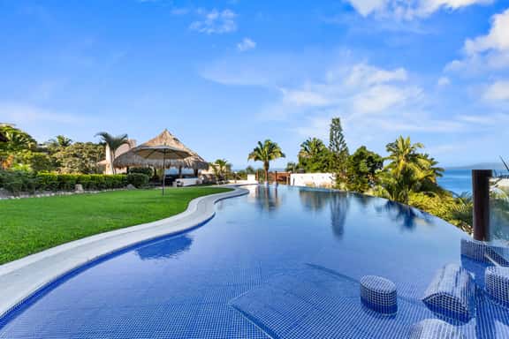 Vista Azul Luxury, Art & Unforgettable Blue Views - Image 1