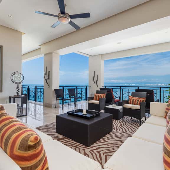 Luxury, Amazing Views! Front and Centre Romantic Z - Image 1