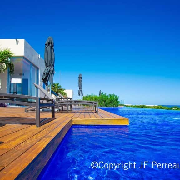 LUX 4BR Condo! Ocean Views! Pool! - Image 1