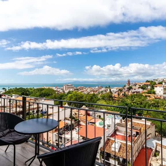 Crown Loft! Stunning Luxe Loft top of Avida! - Image 1