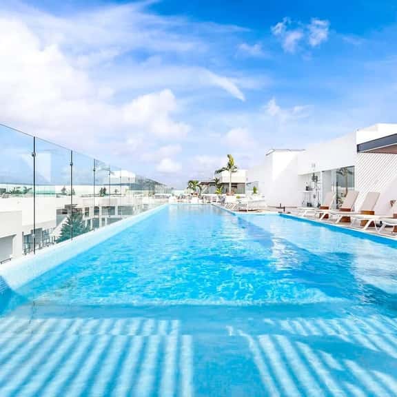 Downtown Luxury: 2BR Oasis Pets are Welcome! - Image 1