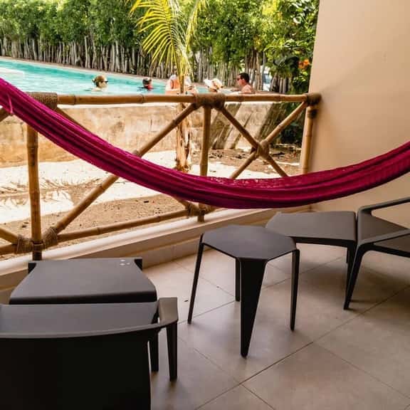 Cozy unit by the Pool, Fiber Optic, 70m to Ocean - Image 1