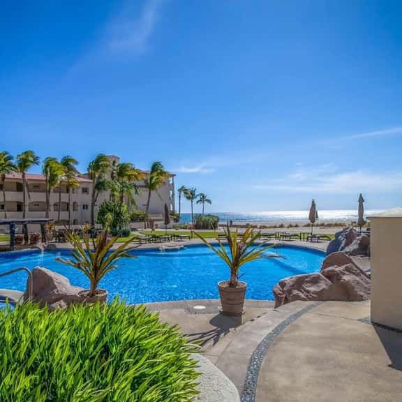 Spacious 3-Bed Luxury Condo with Stunning Sea Views - Image 1