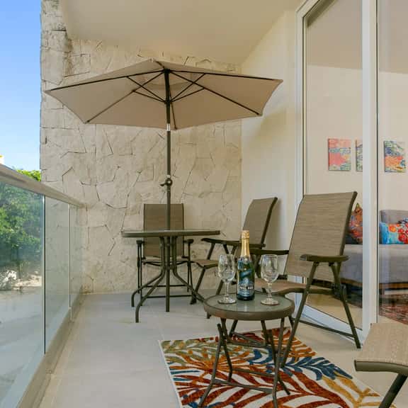 2 Bedroom Retreat in Akumal Paradise - Image 1