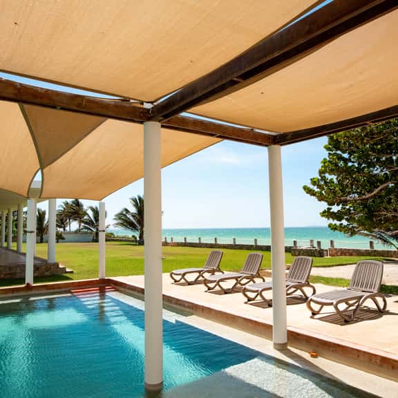 Stunning beachfront Suites Wi-Fi East of Progreso - Image 1