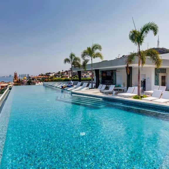 Super Studio! Amazing Avida! King Bed 1 Bath 209 - Image 1