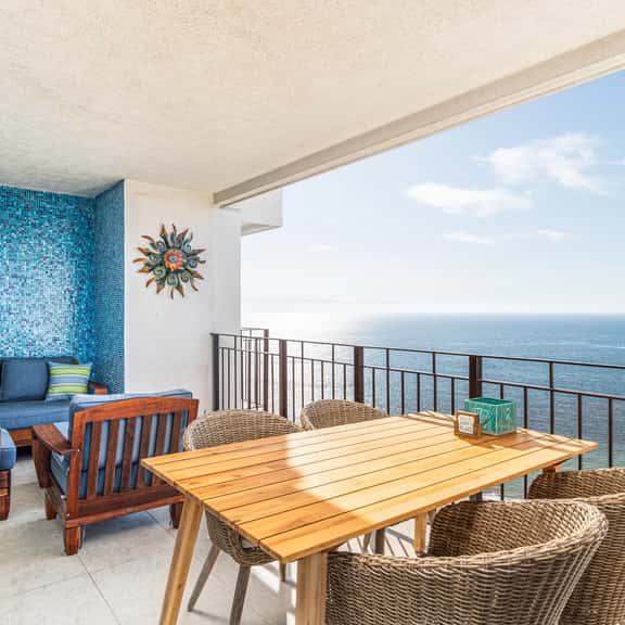 Ocean Front Spacious 2B+2B condo Grand Venetian - Image 1