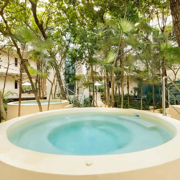 PH Condo Rooftop / Private Jacuzzi - Image 1