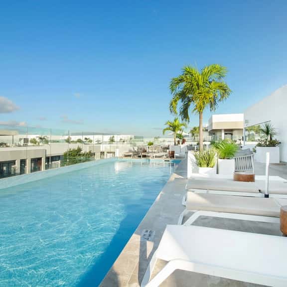 Stylish 2Bd Condo, Rooftop Oasis in Playa del Carmen - Image 1