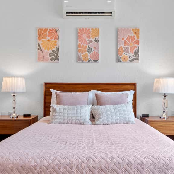 Cozy 2BR in Versalles – Walk to Beach & Dining - Image 1