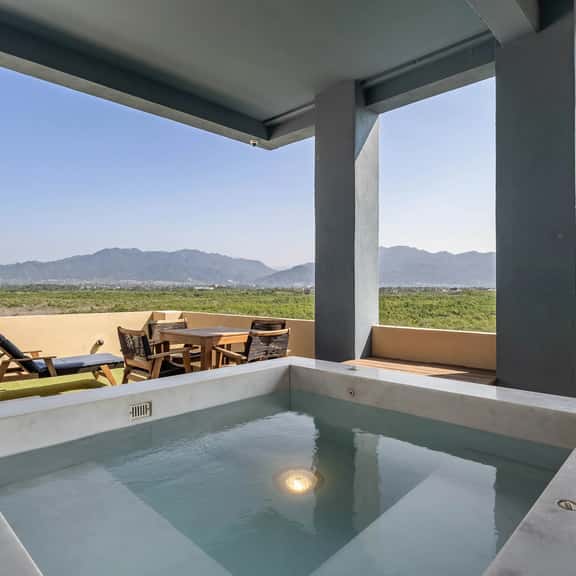 Stylish Escape Stunning Views of Mangrove Preserve - Image 1